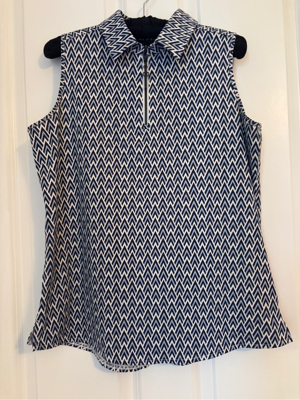 Belyn Key - Women’s Sleeveless Navy & White Geometric Collared Top.  Size S